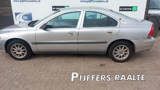 skadebil auto Volvo S-60 S60 I (RS/HV), Sedan, 2000 / 2010 2.4 20V 140 2001/4