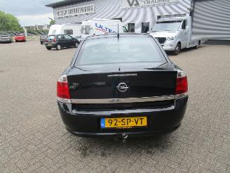 Opel Vectra 2.2-16V Cosmo sedan picture 4