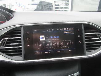 Peugeot 308 SW 1.2 Pure Tech Blue lease Premium picture 18