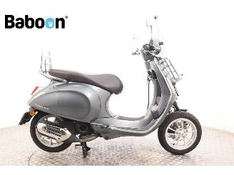 skadebil bromfiets Vespa  Primavera 45KM 2023/7