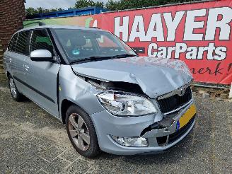 krockskadad bil auto Skoda Fabia 1.2 tsi fresh 2013/4