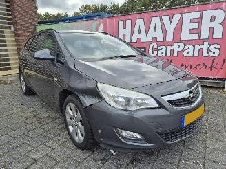Schadeauto Opel Astra sports tourer 1.4 turbo edition 2011/9