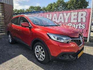 damaged passenger cars Renault Kadjar 1.2 Tce Zen 2015/11
