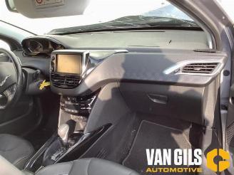 Peugeot 2008 2008 (CU), MPV, 2013 / 2019 1.2 12V e-THP PureTech 110 picture 10