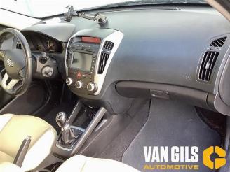 Kia Cee d Cee'd Sporty Wagon (EDF), Combi, 2007 / 2012 1.4 16V picture 20