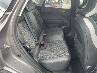 Renault Captur 1.3 AUTOM 140 Initiale Paris picture 13