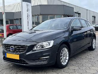 skadebil auto Volvo V-60 1.6 T3 Momentum 2015/6
