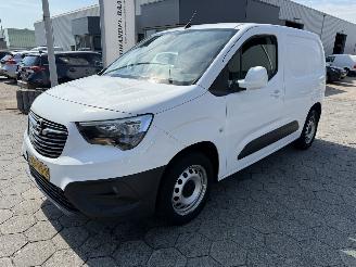 skadebil bedrijf Opel Combo AUTOMAAT 1.5D L1H1 Edition 2021/3
