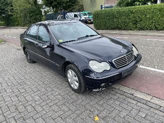 Vrakbiler auto Mercedes C-klasse 220 cdI 2001/1