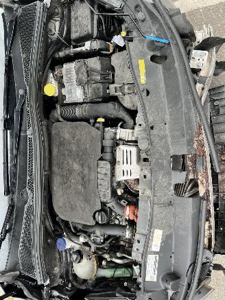 Peugeot 2008 1.2-12V THP Puretech picture 6