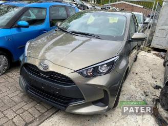 Coche siniestrado Toyota Yaris Yaris IV (P21/PA1/PH1), Hatchback, 2020 1.5 12V VVT-i 2024/1