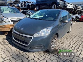 Vrakbiler auto Peugeot 208 208 I (CA/CC/CK/CL), Hatchback, 2012 / 2019 1.0 Vti 12V PureTech 2015/10
