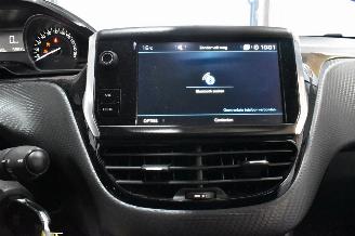 Peugeot 208 1.2 PureT. Signature picture 34