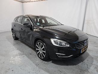 skadebil auto Volvo V-60 2.4 D6 AWD Plug-In Hybrid Summum 2014/4