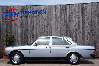 uszkodzony samochody osobowe Mercedes 200-300D 300D W123 Schuifdak Radio Trekhaak 65KW 1984/3