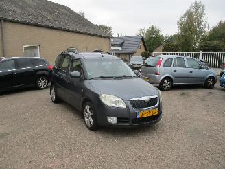 krockskadad bil auto Skoda Roomster 1.6-16V Comfort 2007/8