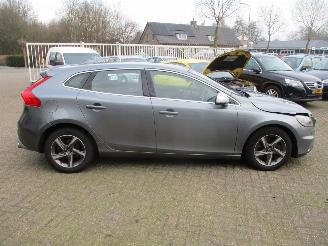 Volvo V-40 2.0 D4 R-Design Business picture 8