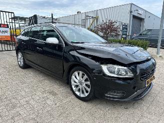 skadebil auto Volvo V-60 2.0 T3 Summum 2017/4