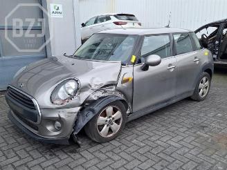 krockskadad bil auto Mini One Mini (F55), Hatchback 5-drs, 2013 1.2 12V One 2018/2