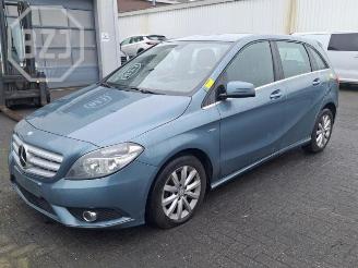 Coche siniestrado Mercedes B-klasse B (W246), Hatchback, 2011 / 2018 1.8 B-180 CDI BlueEFFICIENCY 16V 2013
