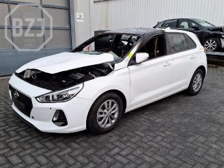 Vrakbiler auto Hyundai I-30 i30 (PDEB5/PDEBB/PDEBD/PDEBE), Hatchback, 2016 1.0 T-GDI 12V 2018/11
