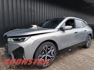 Vrakbiler auto BMW iX iX (I20), SUV, 2021 xDrive40 77 kWh 2023/7