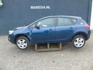 Vrakbiler auto Opel Astra Astra J (PC6/PD6/PE6/PF6), Hatchback 5-drs, 2009 / 2015 1.6 16V Ecotec 2011/11