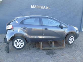 Coche siniestrado Kia Rio Rio III (UB), Hatchback, 2011 / 2017 1.1 CRDi VGT 12V 2012/10