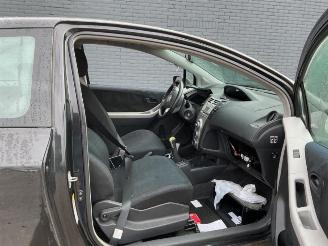 Toyota Yaris Yaris II (P9), Hatchback, 2005 / 2014 1.3 16V VVT-i picture 3