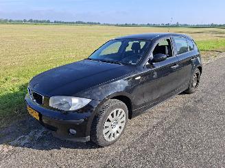krockskadad bil auto BMW 1-serie 116 i 2006/2