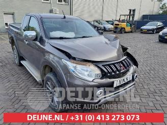 krockskadad bil auto Mitsubishi L-200 L-200, Pick-up, 1986 / 1996 2.4 Clean Diesel 4WD 2016/2