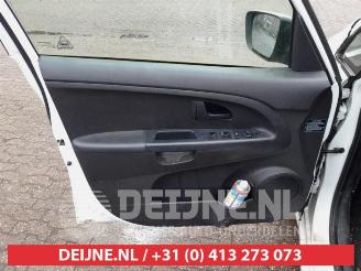 Kia Venga Venga, MPV, 2010 / 2019 1.4 CRDi 16V picture 10