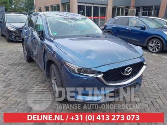 Vrakbiler auto Mazda CX-5 CX-5 (KF), SUV, 2016 2.0 SkyActiv-G 165 16V 2WD 2017/9