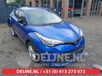 Salvage car Toyota C-HR C-HR (X1,X5), SUV, 2016 1.8 16V Hybrid 2021/11