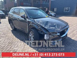 Vrakbiler auto Mazda CX-5 CX-5 II (KF), SUV, 2016 2.0 SkyActiv-G 165 16V 2WD 2021/7