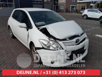 Vrakbiler auto Toyota Auris Auris (E15), Hatchback, 2006 / 2012 1.33 Dual VVT-I 16V 2010/12