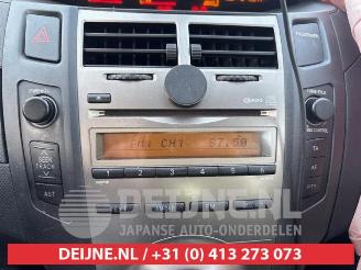 Toyota Yaris Yaris II (P9), Hatchback, 2005 / 2014 1.33 16V Dual VVT-I picture 11