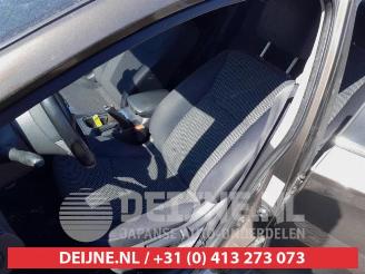 Nissan Pulsar Pulsar (C13), Hatchback, 2013 1.2 DIG-T 16V picture 17