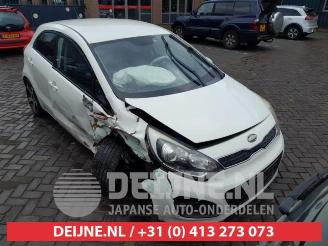 Vrakbiler auto Kia Rio Rio III (UB), Hatchback, 2011 / 2017 1.2 CVVT 16V 2012/3