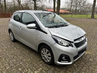 Schadeauto Peugeot 108 1.0 active apple carplay 2019/4