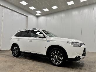 skadebil auto Mitsubishi Outlander 2.0 PHEV 4WD Limited Edition X-Line Navi Clima 2015/5