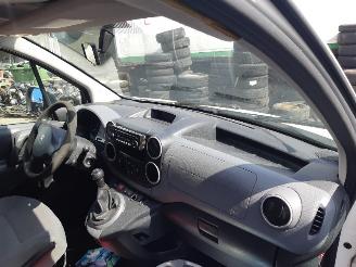 Peugeot Partner Partner (GC/GF/GG/GJ/GK) Van 1.6 HDI 90 (DV6DTED(9HF)) [66kW]  (12-201=
1/08-2016) picture 4