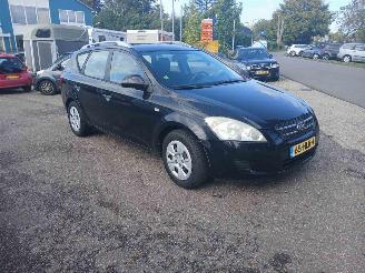  Kia Cee d Cee\'d Sporty Wagon (EDF) Combi 1.6 CVVT 16V (G4FC) [93kW] 2009/3