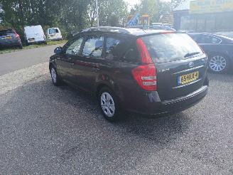 Kia Cee d Cee\'d Sporty Wagon (EDF) Combi 1.6 CVVT 16V (G4FC) [93kW] picture 3