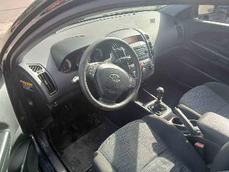 Kia Cee d Cee\'d Sporty Wagon (EDF) Combi 1.6 CVVT 16V (G4FC) [93kW] picture 9