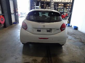 Peugeot 208 1.6 BLUE HDI picture 2