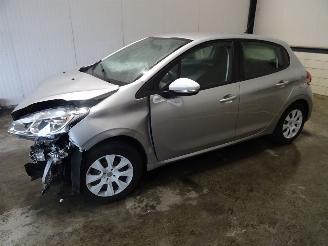 disassembly passenger cars Peugeot 208 1.0 2016/7