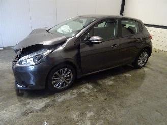 disassembly passenger cars Peugeot 208 1.2 VTI 2018/9