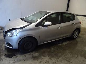 skadebil auto Peugeot 208 1.2 VTI 2017/7