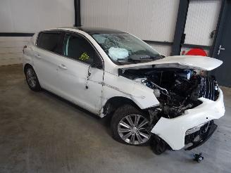 Peugeot 308 1.2 THP picture 3